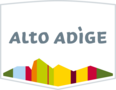 Logo con la scritta Alto Adige e montagne colorate stilizzate